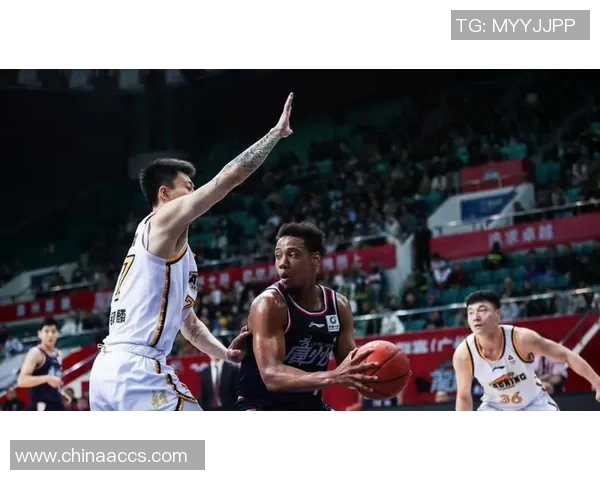 辽宁队与广州队首节较量精彩纷呈双方你来我往争夺激烈 辽宁队与广州队首节较量精彩纷呈双方你来我往争夺激烈