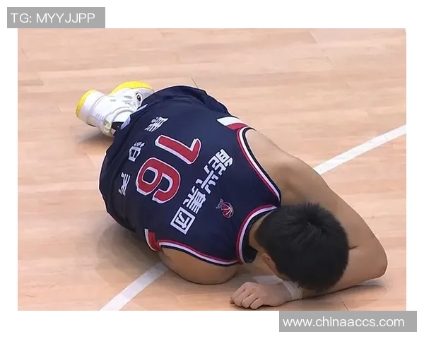 广州篮球队防守策略解析:如何在比赛中提升防守效率与团队协作 广州篮球队防守策略解析:如何在比赛中提升防守效率与团队协作